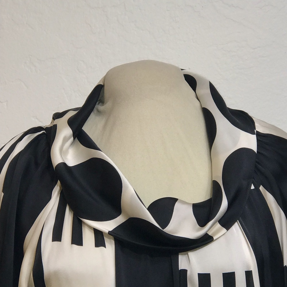 NWT RUE Size: XL Long Top - Picture 4 of 8